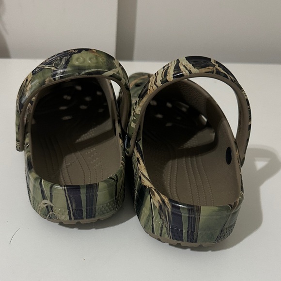 CROCS W9 Camouflage Shoes - Picture 5 of 11
